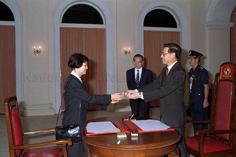 Taken at: President Ong Teng Cheong at the swearing-in of Judicial Commissioners Kan Ting Chiu and Lai Siu Chiu as Judges of High Court at the Istana Pictured: President Ong Teng Cheong, Chief Justice Yong Pung How and Judicial Commission Lai Siu Chiu
