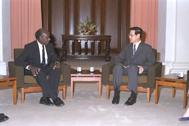 President Ong Teng Cheong holds a bilateral meeting with Governor-General of the Solomon Islands Moses Pitakaka during a courtesy call in the Istana