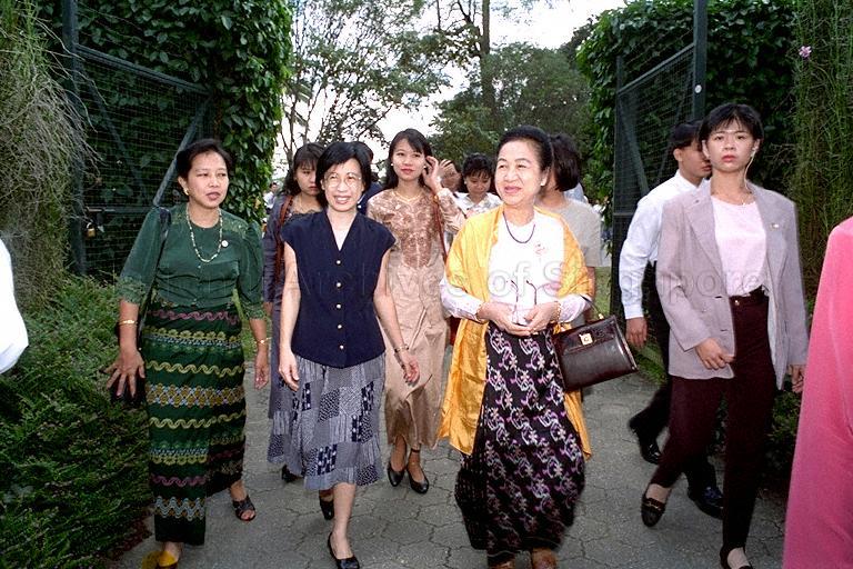 Mrs Than Shwe, wife of Chairman of the State Law and Order Restoration Council and Prime Minister of the Union of Myanmar Senior General Than Shwe visits the Singapore Botanic Gardens