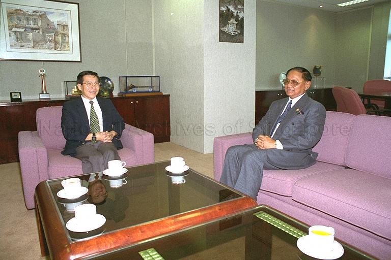 MYANMAR'S MINISTER FOR TRANSPORT LIEUTENANT GENERAL THEIN WIN CALLS ON MINISTER FOR COMMUNICATIONS MAH BOW TAN AT PORT OF SINGAPORE AUTHORITY (PSA) BUILDING
