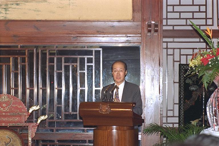 Speaker of Parliament Tan Soo Khoon delivering the commencement address at the dinner hosted for visiting Chairman of Chinese People's Political Consultative Conference Li Ruihuan at the Mandarin Singapore