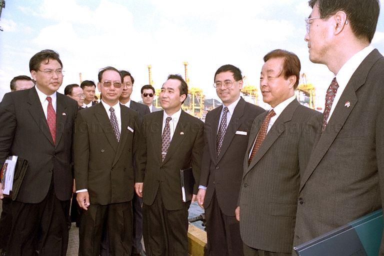 South Korean President Kim Young-sam (second from right), accompanied by Chief Executive Officer of Port of Singapore Authority (PSA) David Lim (third from right), touring the container port after briefing at PSA office in Alexandra Road
