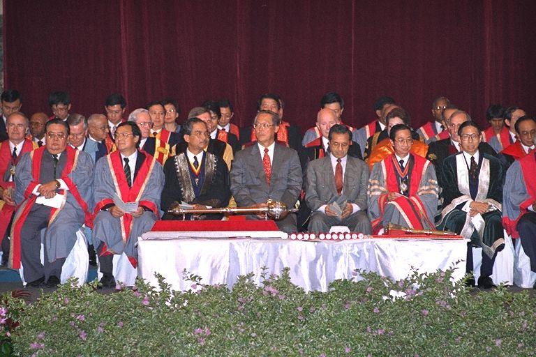 Guest of Honour Prime Minister Goh Chok Tong seated with the Stage Party, at Opening Ceremony of 30th Singapore-Malaysia Congress of Medicine at Shangri-la Hotel, including (from left) Dr Chao Tzee Cheng, immediate past Master of Academy of Medicine, Singapore; Dr Tay Boon Keng, Bursar of Academy of Medicine, Singapore; Tan Sri Dato' Dr Abu Bakar Suleiman, Master of Academy of Medicine, Malaysia; Prime Minister of Malaysia Dato Sri Dr Mahathir Bin Mohamad; Dr Tan Ser Kiat, Master of Academy of Medicine, Singapore; and Dr Leong Che Hung, Hong Kong Academy of Medicine
