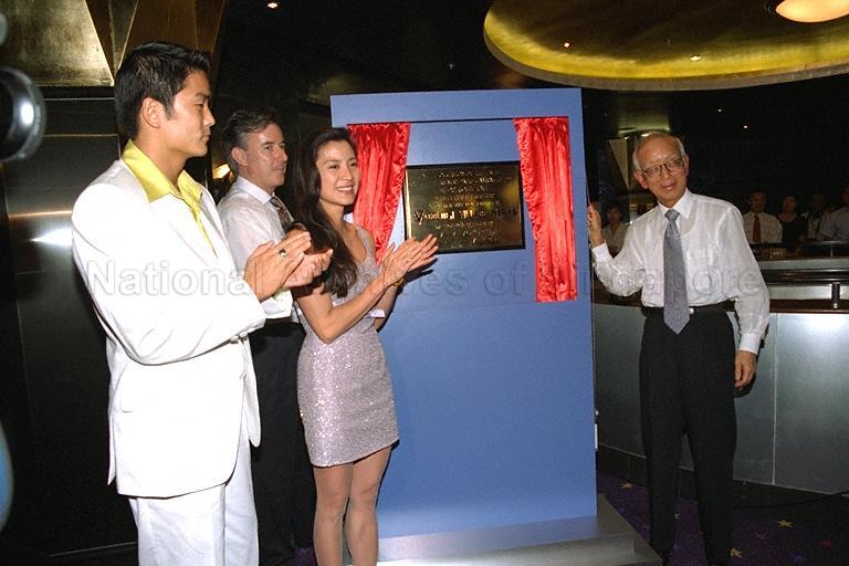 Founder of Golden Harvest Raymond Chow of Hong Kong unveiling commemorative plaque at Golden Village Marina, Marina Leisureplex, where the launch of Speak Mandarin Campaign is held. Among those looking on is actress Michelle Yeoh. Guest of honour at the launch of Speak Mandarin Campaign was Deputy Prime Minister and Minister for Defence Dr Tony Tan Keng Yam.