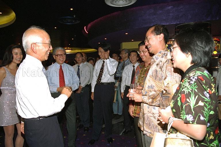 Founder of Golden Harvest Raymond Chow of Hong Kong (left) speaking to Minister for Information and the Arts and Minister for Health Brigadier-General George Yeo Yong-Boon at the reception during launch of Speak Mandarin Campaign at Golden Village Marina, Marina Leisureplex. Also present are Deputy Prime Minister and Minister for Defence Dr Tony Tan Keng Yam, Chairman of Speak Mandarin Campaign Ho Kwon Ping, Associate Professor Wee Chow Hou and Mrs Jennifer Yeo (right).