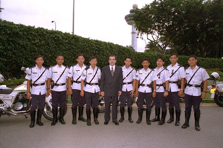 Visit by President of the Republic of Chile Eduardo Frei Ruiz-Tagle to Singapore, 21 - 23 November 1996 -- The President posing with members of the traffic police motorcade which escorted him to Changi airport for his departure at end of visit