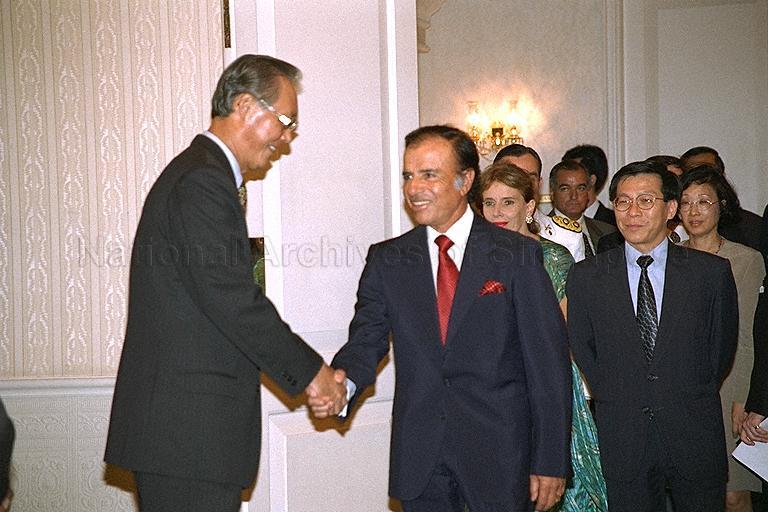 Prime Minister Goh Chok Tong greeting the President of the Republic of Argentina Carlos S Menem arriving at the signing of the SIVIA aviation agreement between Singapore and Argentina at Raffles Hotel