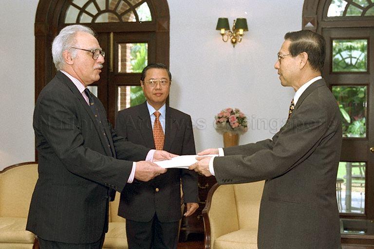 Portugal's Ambassador-Designate to Singapore Gabriel Maria Da Costa Mesquita De Brito (left) presenting credentials to President Ong Teng Cheong at Command House