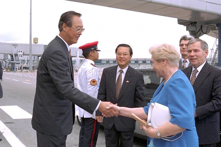 Prime Minister Goh Chok Tong greeting Mrs Anna Horn at Singapore Changi Airport. Looking on are Hungarian Prime Minister Gyula Horn and Ministry of Foreign Affairs' Chief of Protocol Tan Keng Jin.