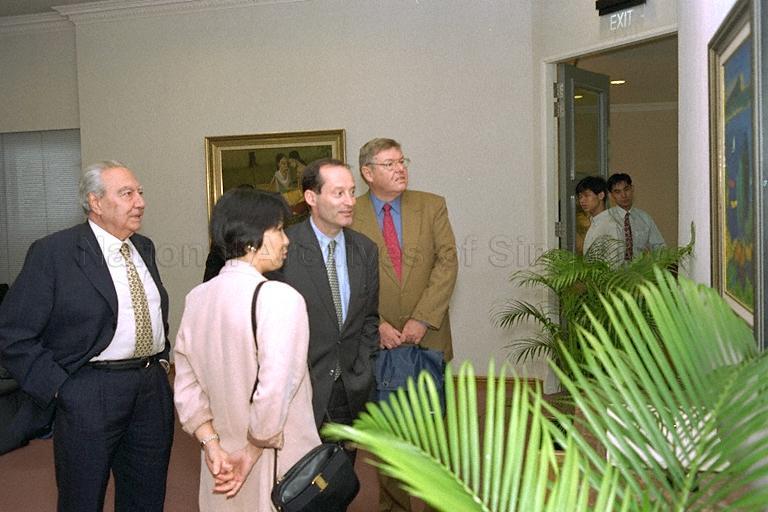 Mr FranÃ§ois-Xavier Ortoli (left), French Coordinator for Asia-Europe Meeting (ASEM) follow-up and implementation, with officials at Istana to call on Prime Minister Goh Chok Tong