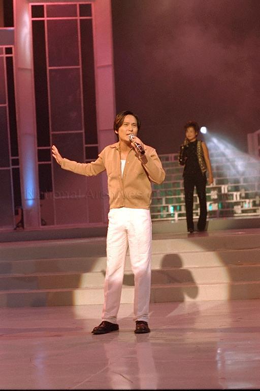Taiwanese singer Jeff Chang performing a song during launch of courtesy campaign at Television Corporation of Singapore (TCS) theatrette. Guest of honour at the event was Minister for Education and Second Minister for Defence Rear Admiral Teo Chee Hean.