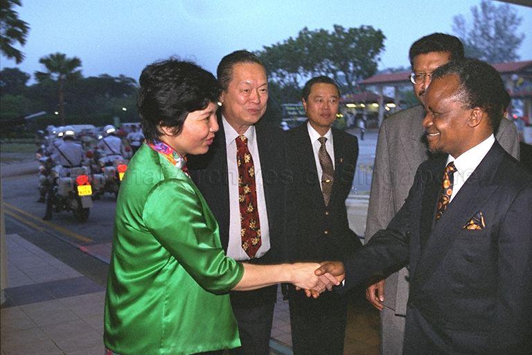 Yu-Foo Yee Shoon, Member of Parliament for Bukit Timah Group Representation Constituency (GRC), National Trades Union Congress (NTUC) welcoming Zambian President Frederick Chiluba upon his arrival at NTUC Pasir Ris resort for a visit and followed by dinner