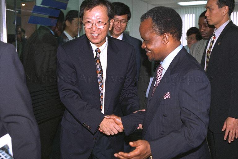 Chief Executive Officer of NatSteel Electronics Singapore Chester Chien Lin welcoming Zambian President Frederick Chiluba and his delegation