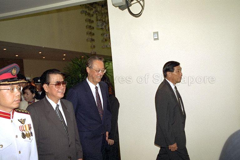 Chinese Premier Li Peng, who arrives in Singapore for a three-day official visit, with Prime Minister Goh Chok Tong at Singapore Changi Airport Terminal 2, VIP Complex