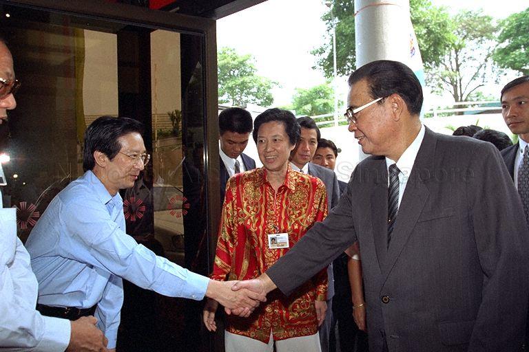 Taken at: Visit by Premier of the People's Republic of China (PRC), His Excellency (H.E.) Li Peng, to Chartered Semiconductor Manufacturing (CSM) Ltd Pictured: PRC Premier H.E. Li Peng, wife of Deputy Prime Minister Brigadier-General (BG) Lee Hsien Loong and CSM Chairman Madam Ho Ching and Chairman of Economic Development Board Philip Yeo