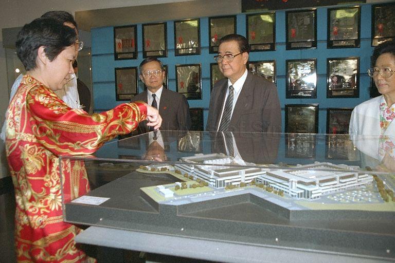 Taken at: Visit by Premier of the People's Republic of China (PRC), His Excellency (H.E.) Li Peng, to Chartered Semiconductor Manufacturing (CSM) Ltd Pictured: PRC Premier H.E. Li Peng, wife Madam Zhu Lin and wife of Deputy Prime Minister Brigadier-General (BG) Lee Hsien Loong and CSM Chairman Madam Ho Ching