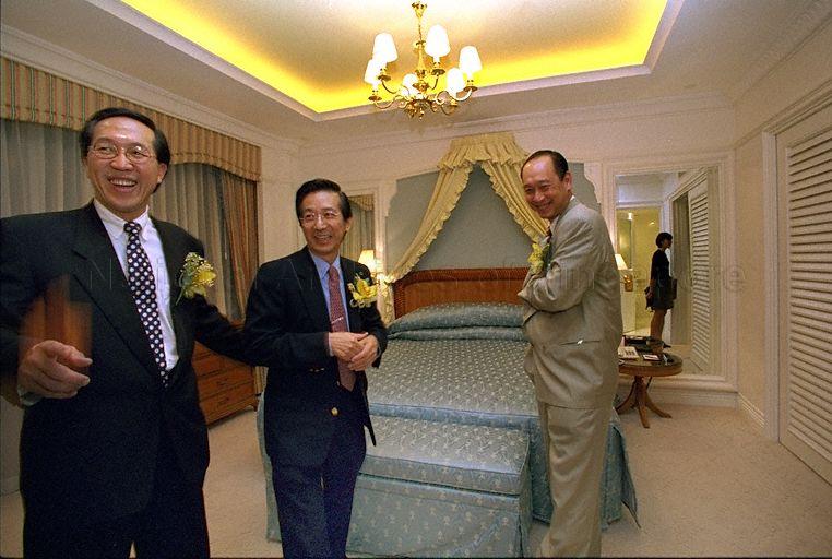 Taken at: View of Suite at Opening Ceremony of Grand Plaza Hotel at Coleman Street Pictured: (from left) President of United Overseas Bank (UOB) Group Ernest Wong Yuen Weng, Economic Development Board (EDB) Chairman Philip Yeo and Deputy President of UOB Group Wee Ee Cheong