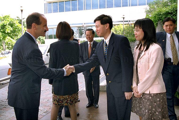 Staff of National Science and Technology Board (NSTB) welcoming the President of Costa Rica Jose Maria Figueres. &nbsp;The Costa Rican President was in Singapore for a three-day official visit at the invitation of Prime Minister Goh Chok Tong.