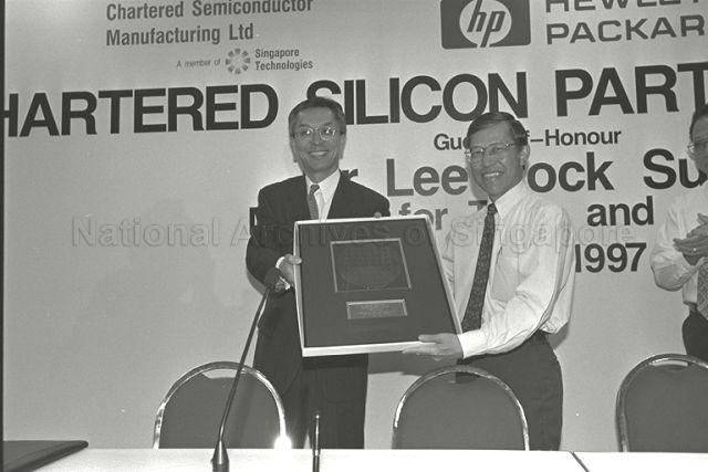Taken at: Joint Venture Signing Ceremony between Chartered Semiconductor Manufacturing (CSM), Hewlett-Packard (HP) and the Economic Development Board (EDB) at Woodlands Industrial Park Pictured: Guest-of-Honour Minister for Trade and Industry and Second Minister for Finance Lee Yock Suan