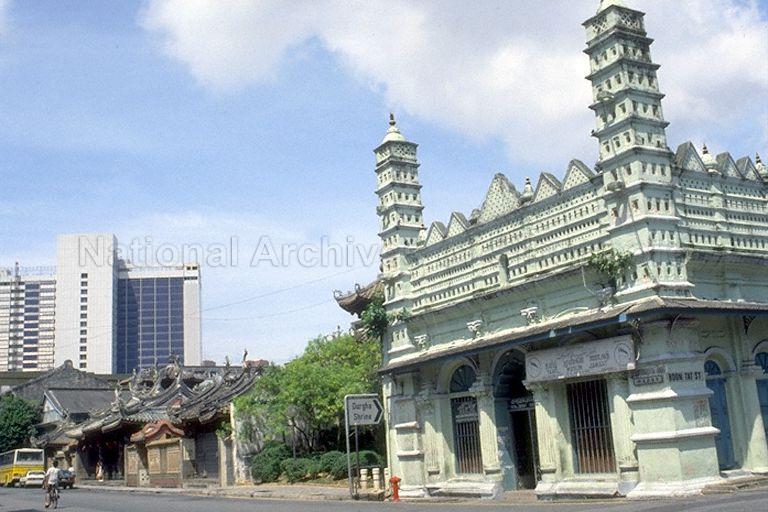Nagore Durgha Shrine at 140 Telok Ayer Street