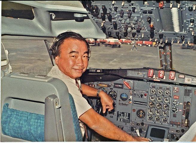 A Singapore Airlines pilot in the cockpit