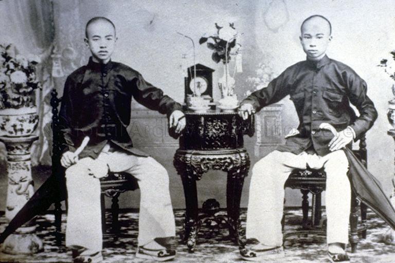 Picture of two Chinese teenage boys wearing the magua (traditional Chinese costume for the male)