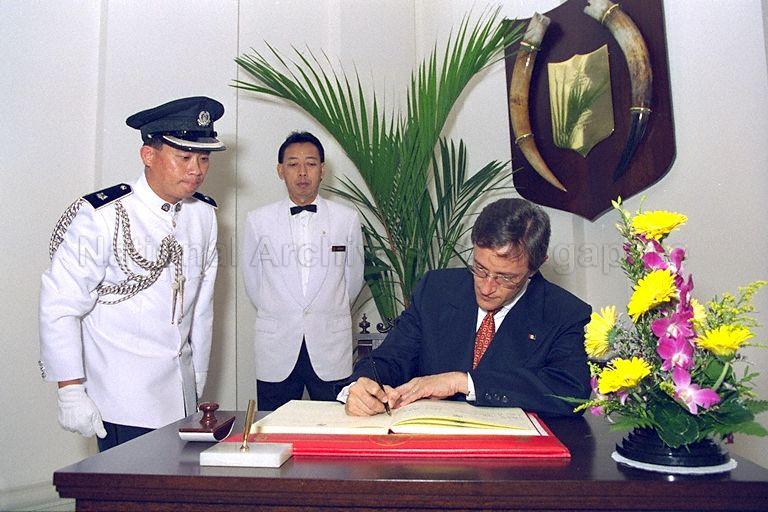 Ambassador-Designate of Mexico Eduardo Ramos Gomez signing the guestbook before presenting his credentials to President Ong Teng Cheong at Istana