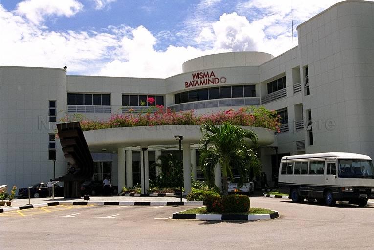 Front view of Wisma Batamindo taken during the visit of Minister for Information and the Arts and Second Minister for Trade and Industry Brigadier-General George Yeo Yong-Boon and Indonesian Minister of Investment Hamzah Haz to Batamindo Industrial Park