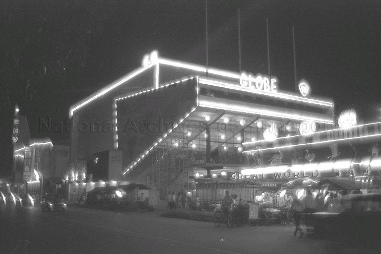 The Globe Theatre at Great World Amusement Park in Zion Road. In the background on the left is the Sky Theatre. Both theatres are owned by the Shaw Brothers. The park ceased operations in 1964 while cinemas and restaurants continued to run at the park until 1978.