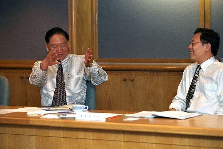 Executive Vice-President of Party School of Communist Party of China Central Committee Zheng Bijian (left) with Deputy Secretary to Ministry of Information and the Arts (MITA) Choo Whatt Bin (right) during the former's call on Minister for Information and the Arts and Second Minister for Trade and Industry Brigadier General George Yeo Yong-Boon at Port of Singapore Authority Building