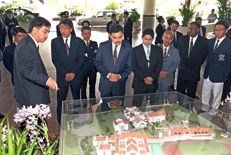 Headmaster of Raffles Institution Wong Siew Hoong (left) explaining and showing Crown Prince of Brunei Darussalem HRH Prince Haji Al-Muhtadee Billah (centre) and Prince Abdul Qawi (left of Prince Billah) a model of Raffles Institution as Minister for Education and Second Minister for Defence Rear Admiral Teo Chee Hean (behind and left of Mr Wong), Singapore's High Commissioner to Brunei Tee Tua Bah (behind and left of Rear Admiral Teo) and rest of delegation look on
