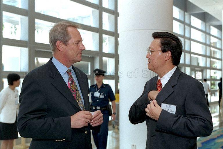 Mr C K Lee (right) of MSAS Global Logistics talking with guest during Singapore Networking luncheon hosted by Economic Development Board (EDB) at Pacific l, Pan Pacific Hotel, on the occasion of World Economic Forum (WEF)'s East Asia Economic Summit 1999. Minister for Trade and Industry Brigadier-General George Yeo Yong-Boon is Guest of Honour.