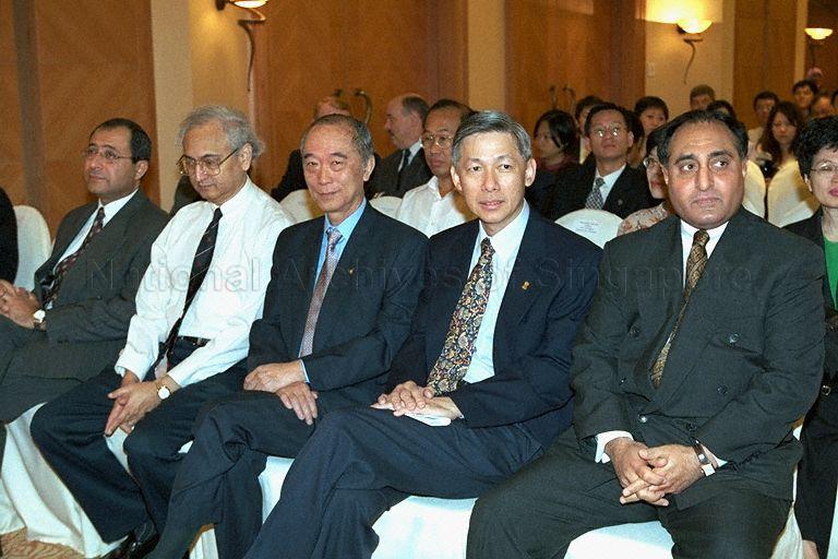 Officials and guests at presentation ceremony of Service Gold – The National Courtesy Award, including Chairman of Singapore Courtesy Council (SCC) Noel Hon, President of Singapore Hotel Association Lim Sin Hoa and Director of Publicity and Programmes Division at Ministry of Information and the Arts (MITA) Dr Khwaja Ismail Sudderuddin (second, third and fourth from right, respectively). The ceremony, jointly organised by SCC and SHA, was held at Grand Copthorne Waterfront.