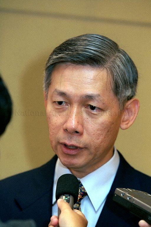 Singapore Courtesy Council (SCC) Chairman Noel Hon speaking to the media at Singapore Hotel Association/SCC Service Gold Award 1999 presentation ceremony at Grand Copthorne Waterfront