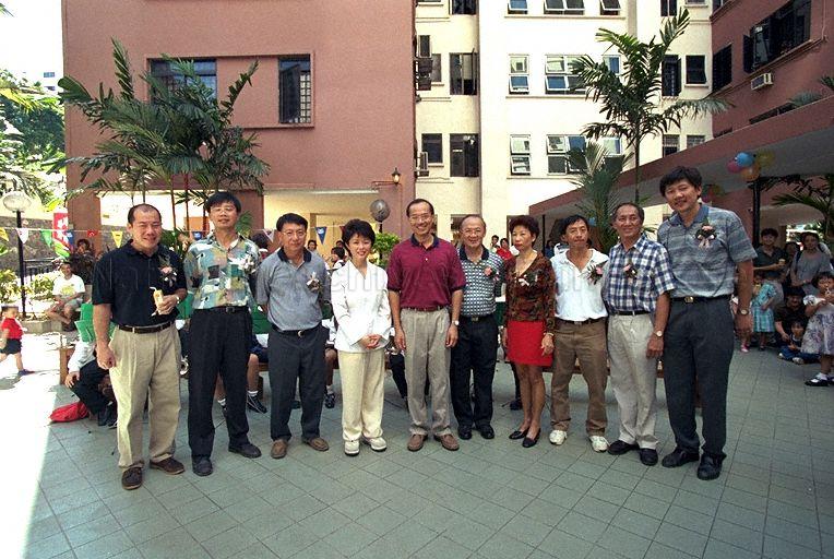 Group photograph of residents of Pacific Mansion in River Valley Close taken with Minister for Trade and Industry Brigadier-General George Yeo Yong-Boon (maroon polo shirt) and Member of Parliament for Kreta Ayer-Tanglin Group Representation Constituency Dr Lily Neo (in white) during the Minister's community visit to Kim Seng ward of Kreta Ayer-Tanglin Group Representation Constituency