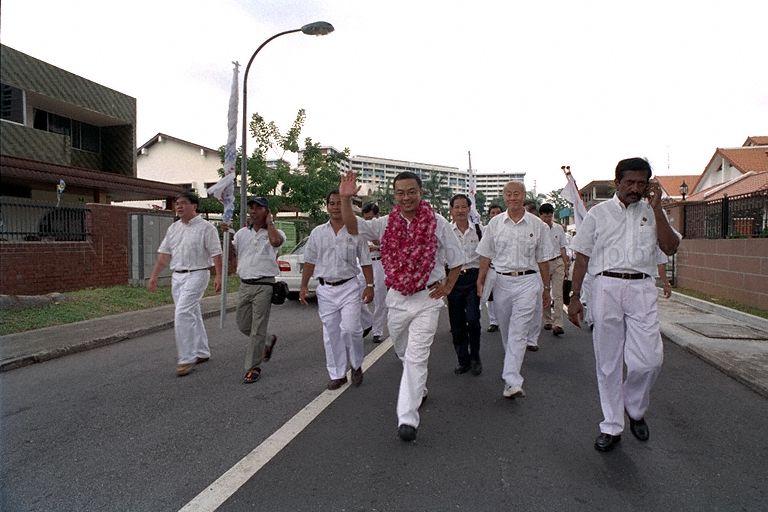 Taken at: Nomination Day for General Elections 2001 at Kent Ridge Secondary School Nomination Centre Pictured: People's Action Party (PAP) candidate for West Coast Group Representation Constituency (GRC) Foo Chee Keng Cedric