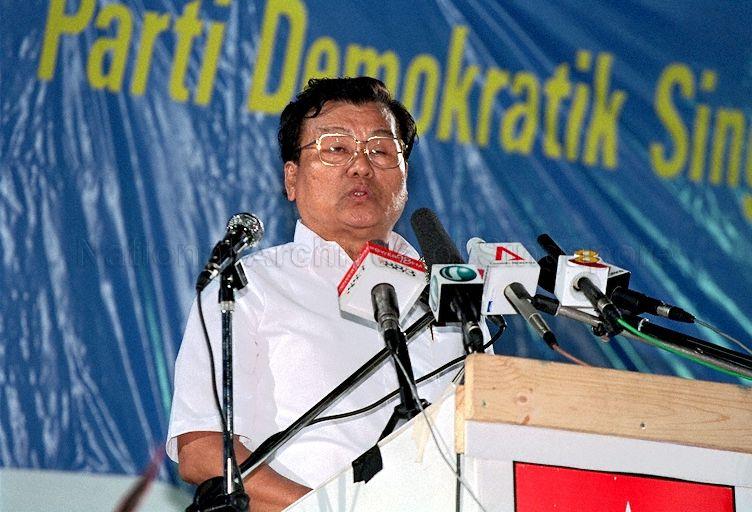 Taken at: Singapore Democratic Party (SDP) 2001 General Election rally at Bukit Gombak Stadium in Hong Kah Group Representation Constituency (GRC) Pictured: SDP candidate for Hong Kah GRC Wong Hong Toy