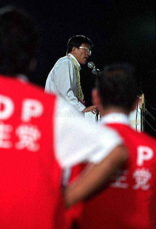 Taken at: Singapore Democratic Party (SDP) 2001 General Election rally at Bukit Gombak Stadium in Hong Kah Group Representation Constituency (GRC) Pictured: SDP candidate for Jurong GRC Chee Soon Juan