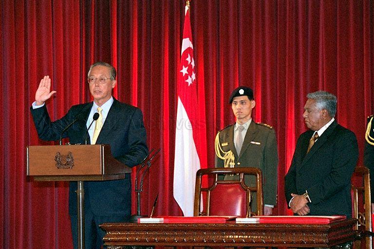 Taken at: Swearing-In of Prime Minister and Cabinet Ministers at the Istana Pictured: President S R Nathan and Prime Minister Goh Chok Tong