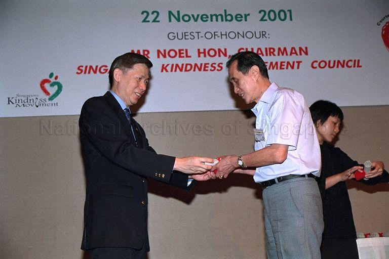 Taken at: Singapore Hotel Association (SHA) / Singapore Kindness Movement (SKM) Service Gold Award 2001 at Novotel Apollo Hotel Pictured: Guest-of-Honour Chairman of SKM Council Noel Hon