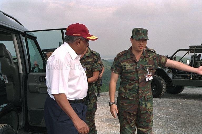 President S R Nathan being welcomed by army personnel upon arrival at Elephant Hill of Pasir Laba Camp in Upper Jurong to witness live-firing demonstration by National Servicemen from the 634th Battalion, Singapore Guards and 433rd Battalion, Singapore Armoured Regiment