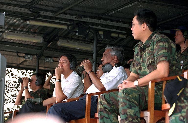 From right, Chief of Army Major General Ng Yat Chung, President S R Nathan and Minister for Education and Second Minister for Defence Rear-Admiral (NS) Teo Chee Hean witnessing live-firing demonstration by National Servicemen from the 634th Battalion, Singapore Guards and 433rd Battalion, Singapore Armoured Regiment during the President's visit to Pasir Laba Camp in Upper Jurong