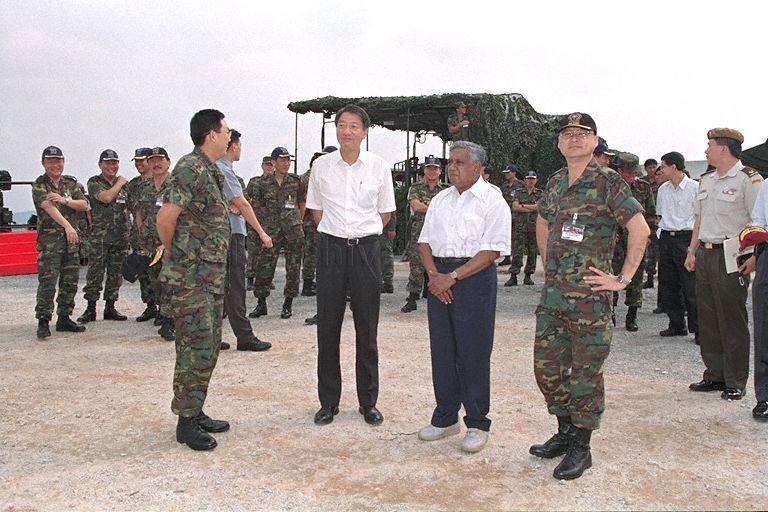From right, Commander 9th Singapore Division Brigadier General Eric Tan Huck Gim, President S R Nathan, Minister for Education and Second Minister for Defence Rear-Admiral (NS) Teo Chee Hean and Chief of Army Major General Ng Yat Chung after the live-firing demonstration by National Servicemen from the 634th Battalion, Singapore Guards and 433rd Battalion, Singapore Armoured Regiment during the President's visit to Pasir Laba Camp in Upper Jurong