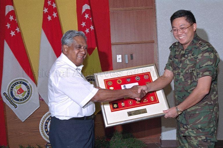 Chief of Army Major General Ng Yat Chung presenting token of appreciation to President S R Nathan during the President's visit to Pasir Laba Camp in Upper Jurong to witness live-firing demonstration by National Servicemen from the 634th Battalion, Singapore Guards and 433rd Battalion, Singapore Armoured Regiment