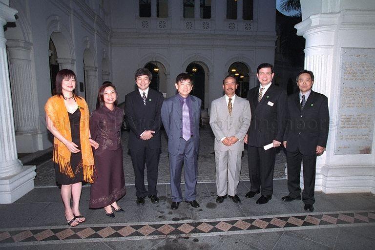 Taken at: Official opening of Nokia Singapore Art 2001 at the Singapore Art Museum Pictured: Senior Minister of State for Transport and Information, Communications and the Arts Khaw Boon Wan, Senior Parliamentary Secretary for Information and the Arts Yatiman Yusof, Director of Singapore Art Museum Kwok Kian Chow and General Manager of Nokia Ms Kitty Fong