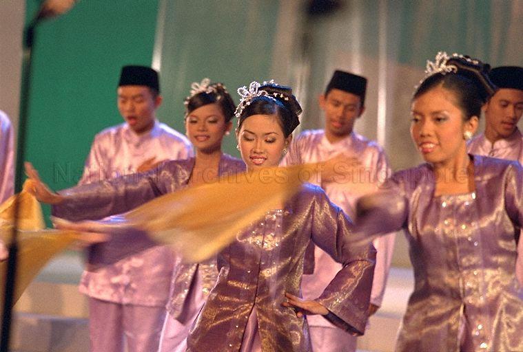 Dance performance during closing ceremony of Tabung Amal Aidilfitri at TV Theatre in MediaCorp Caldecott Broadcast Centre. Guest-of-Honour at the event was Prime Minister Goh Chok Tong.