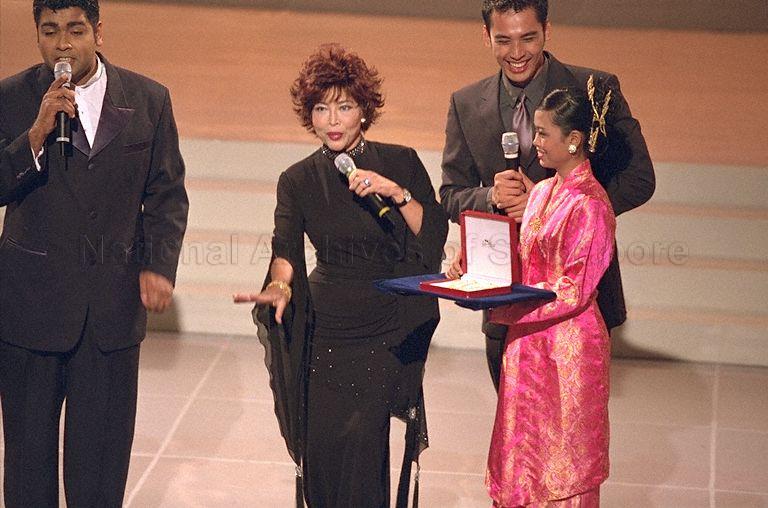 Artistes including entertainer Anita Sarawak (centre) conducting auction to raise funds during closing ceremony of Tabung Amal Aidilfitri at TV Theatre in MediaCorp Caldecott Broadcast Centre. Guest-of-Honour at the event was Prime Minister Goh Chok Tong.