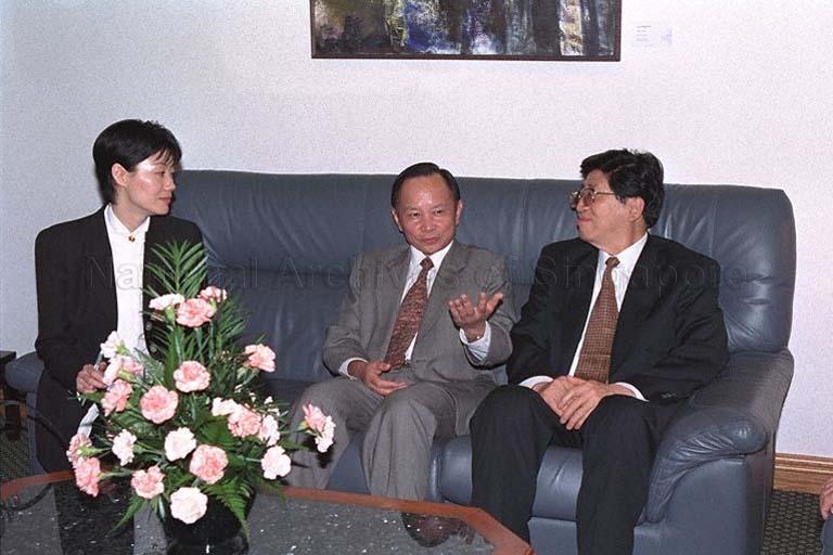 China's Procurator-General of the Supreme People's Procuratorate Han Zhubin (right) with China's Ambassador to Singapore Zhang Jiuhuan (centre) and an official at the Istana to call on Prime Minister Goh Chok Tong. Mr Han was on an official visit to Singapore at the invitation of Attorney-General Chan Sek Keong