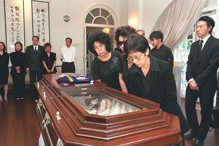 Family members and relatives taking their last look at the late former President Ong Teng Cheong before the funeral procession at 1 Dalvey Estate
