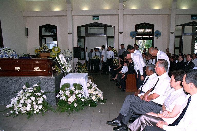 The late former President Ong Teng Cheong's funeral service at Mount Vernon Crematorium. President S R Nathan, Prime Minister Goh Chok Tong, and Deputy Prime Minister Lee Hsien Loong and his wife Mdm Ho Ching are also present.